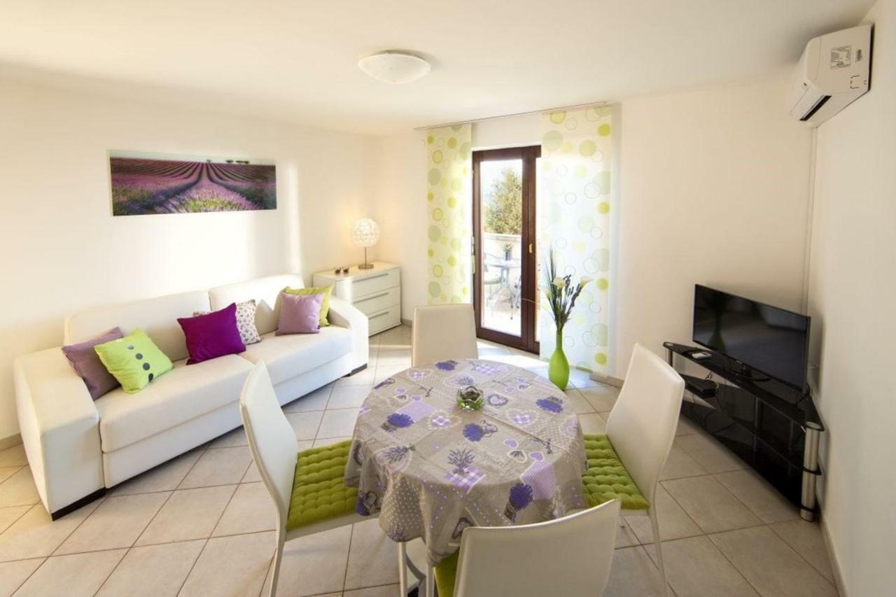 Apartment In Ravni/Istrien 8872 Dış mekan fotoğraf